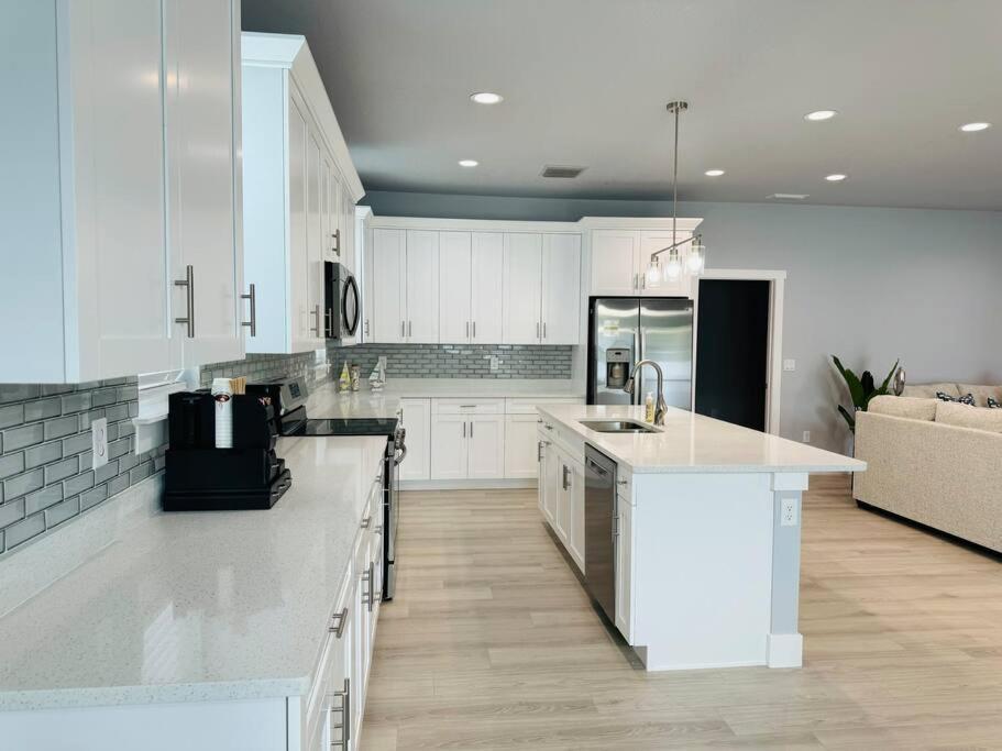 Brand New Tampa Oasis With Private Jacuzzi Retreat Villa Lutz Exteriör bild